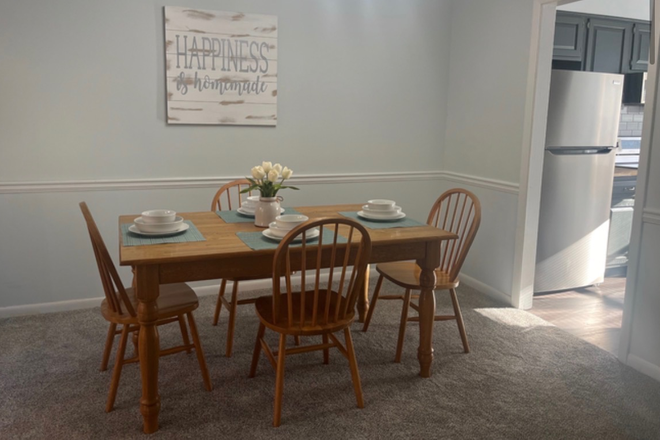 Dining Room - SPRING '26 SEMESTER Master Bedroom in Townhome 7 minute drive from campus