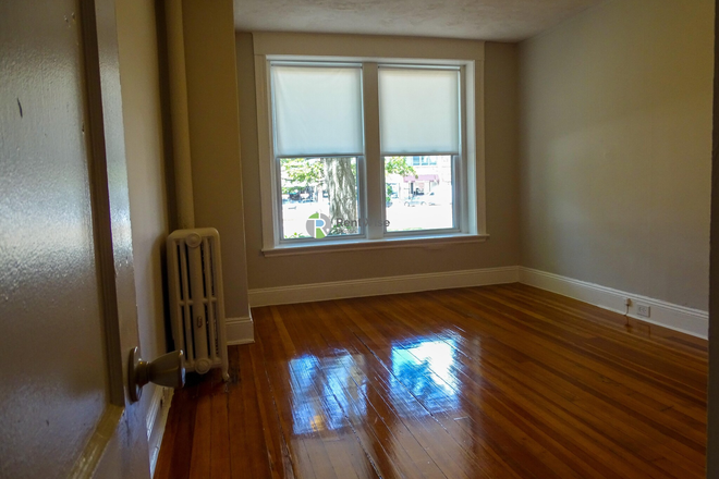 1 - Jan 1st! - Spacious Packards Corner 2 bed, H/HW inc. NO FEE! Apartments