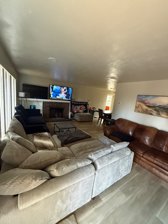 First floor living room - House close to campus
