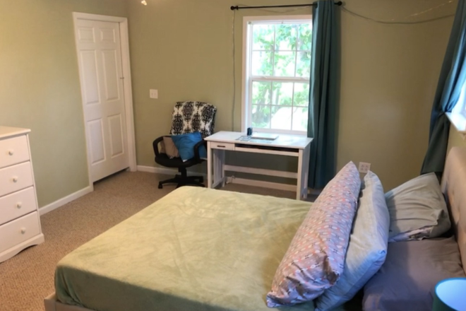 Main Bedroom - Quick to MUSC, Great setup House