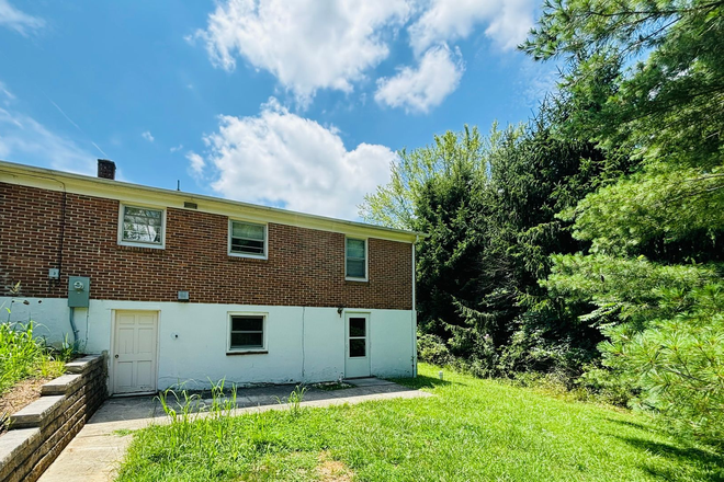  - 1 Bedroom 1 Bath Duplex