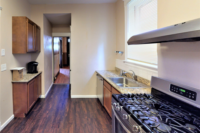 Kitchen - 2358 Stratford Ave House