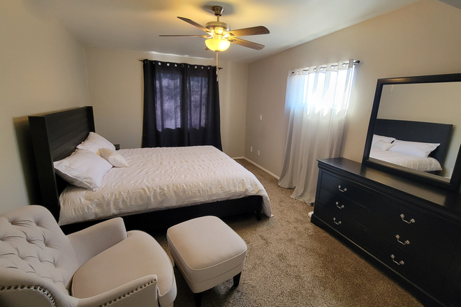 Primary Bedroom Furninshed - Quiet Home, 4 bedrooms, 2 Bathrooms(direct access), Good for 3 or 4 people; Internet(WiFi) incl.