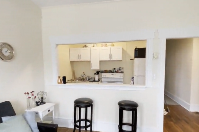 Living - 2 bed 1 bath No Brokers Fee!!!!! Apartments