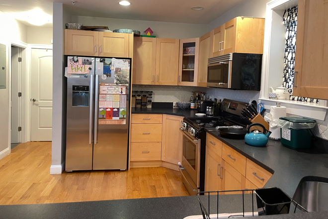 Kitchen (new appliances Dec. 2025) - Family-Friendly Townhouse in Heart of Inman Square 4 beds / 3 baths
