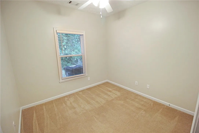 Bedroom 1 - Ellis Street - House close to campus, Reasonable Rent