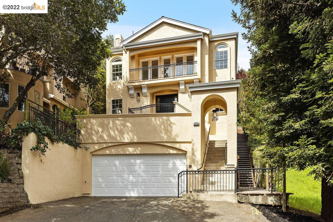 House from outside - Unfurnished room and private bathroom in Claremont hills