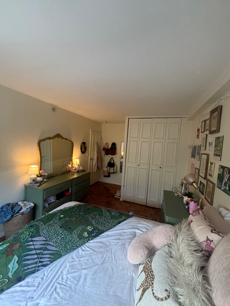 Bedroom - Dexter Park Summer Sublet