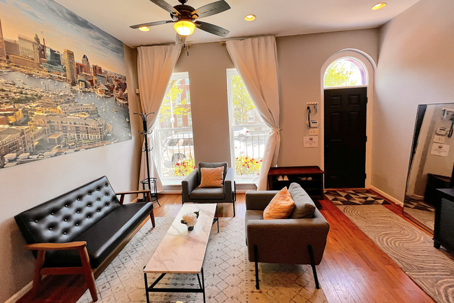 Front of House - Sitting Area (1st Floor Common Space) - UPDATED HOME w/ 3 PRIVATE SUITES: ALL W/ BATHROOMS – NEAR UMD