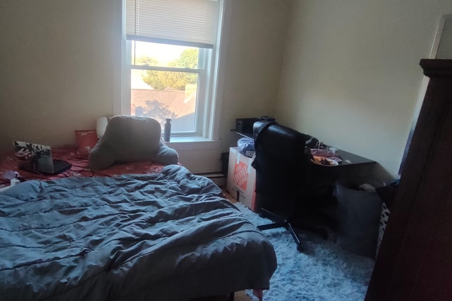 Bedroom - Private room close to college Apartments