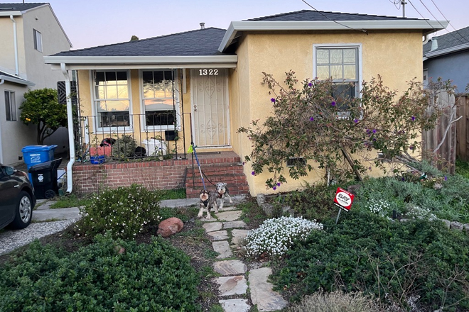 The main house - Backyard Cottage