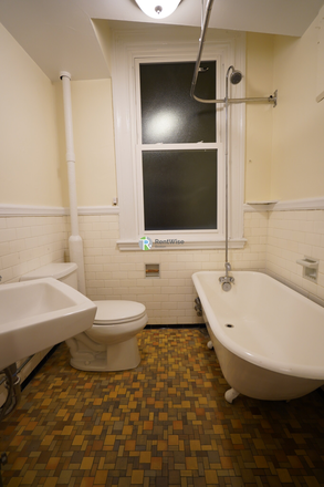 3 - $3,400 – Central Square 2BD – April 1 – H/HW Included Apartments