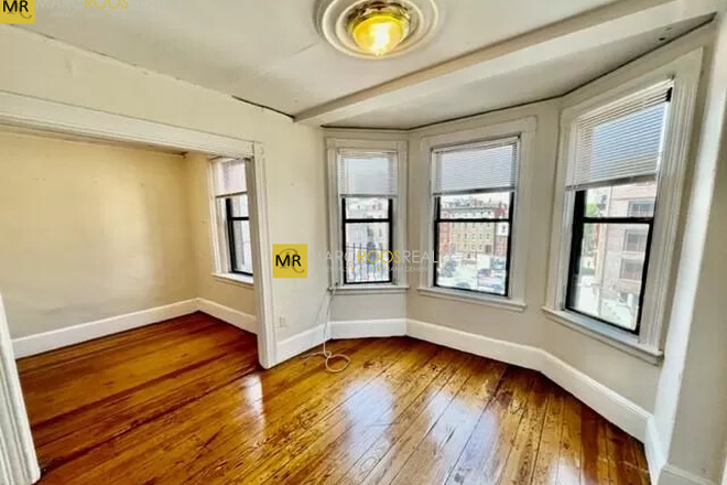 Call NOW for showings! 617-236-8600 - STILLMAN ST - CHARMING & SUNNY 1BR ON QUIET NORTH END SIDE STREET FOR *9/1/2025* W/ LNDRY IN BLDNG!