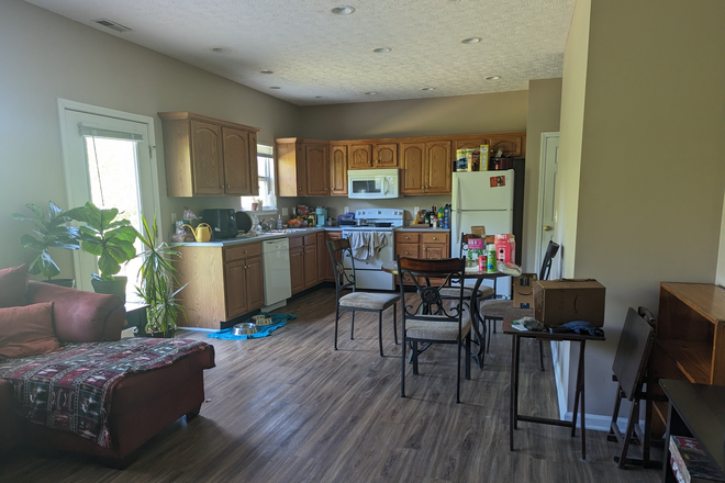 Downstairs - 1 Bedroom in 3br/3.5bth Duplex Duplex