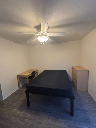 Bedroom - Mercury 3100 private bathroom and bedroom Apartments