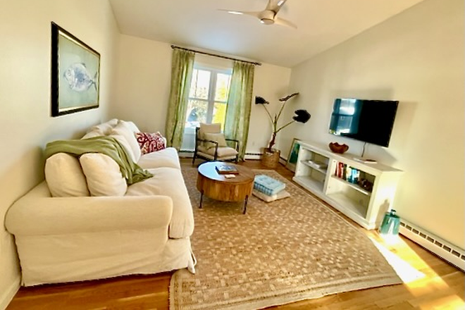 Livingroom - Walk to beach! Apartments