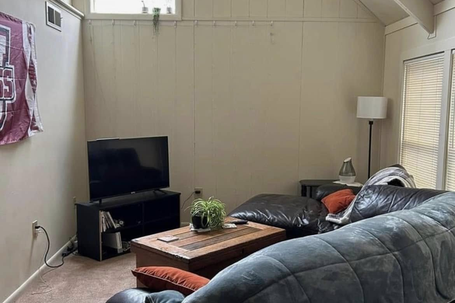 Living Area - Puffton Village Apartments