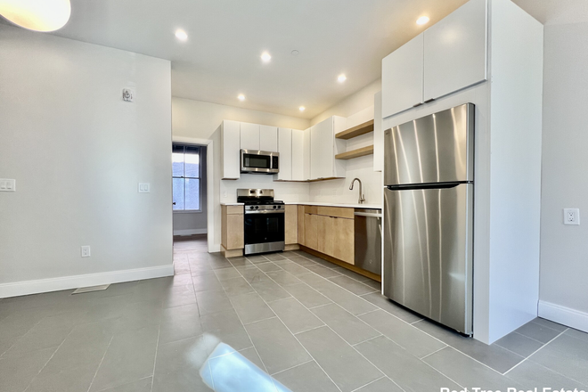 ... - BRAND NEW 2-LEVEL 3 BEDS/2 BATHS WITH WASHER/DRYER IN THE UNIT