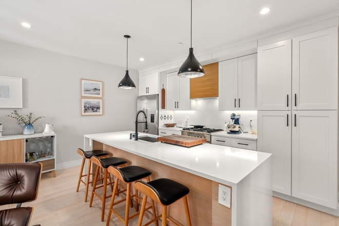 Kitchen - Beautiful apartment, incredibly close to Longwood medical area