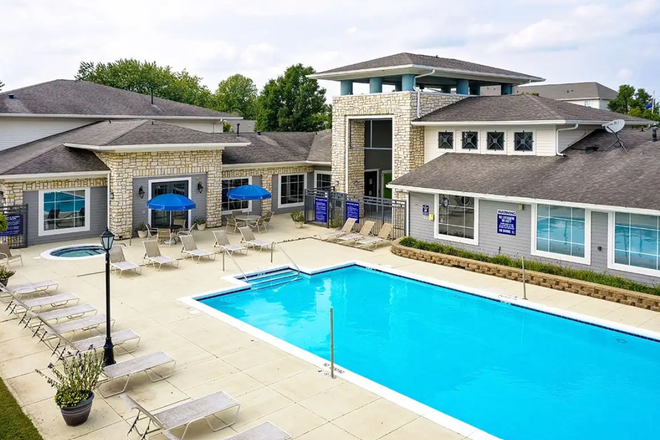 free pool - $590 private bathroom male apartment Alight, with free commute bus