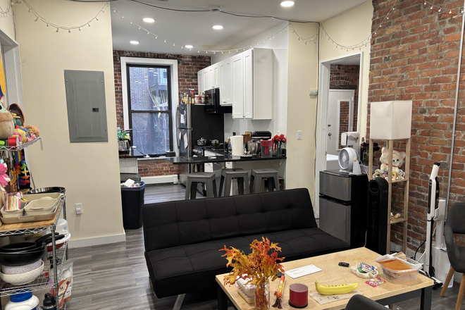 Living Room - Gorgeous 5 Bed 2 Bath on Cortes St! Available 9/1/26 Apartments