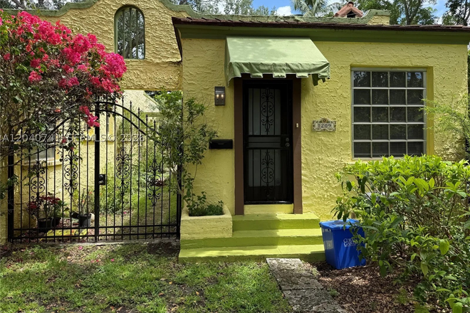 Front - BEAUTIFUL COTTAGE HOUSE IN CORAL GABLES