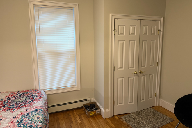 spacious closet - LaCourt Realty LLC Apartments