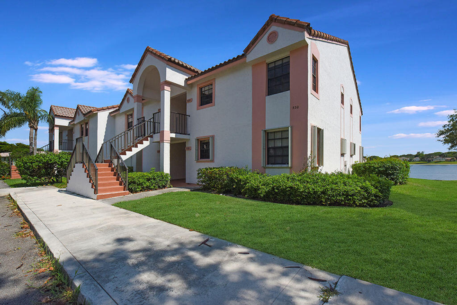 Building - Windwood Lakeview Condo by Florida Atlantic University