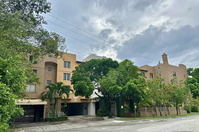 Property Building - Dixie Grove Condominium Studio Property For Rent