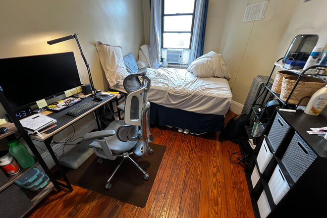 The room for rent (furnished available) - Private Room Sublease Spot available 11th May to 29th August 2025 for $900 per month in 4 Bed 1 Bath
