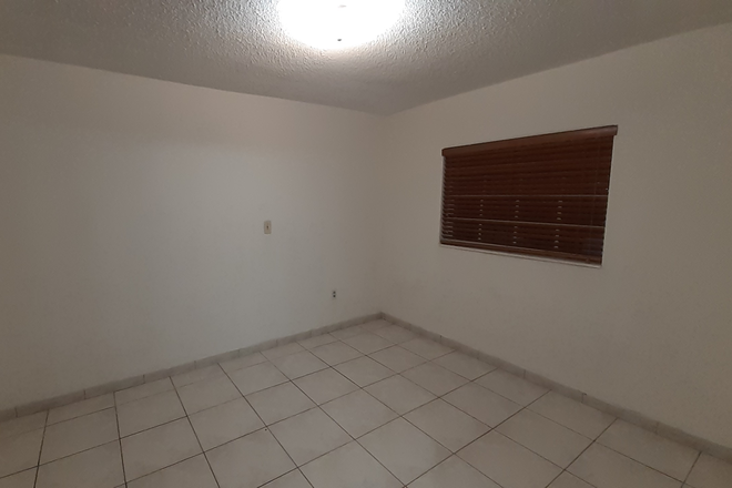 Bedroom 2 view 1 - 2 bedroom / 2 bath townhouse, patio with 2 car driveway near campus