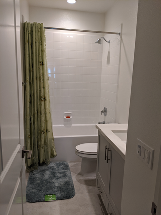 upstairs private bathroom - UCI Medical Students and Residents, rotating away med students, travelling med professionals House