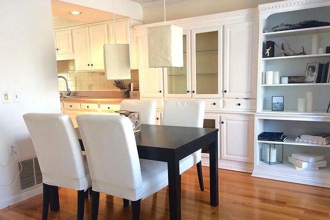 Living Room - Winston Court - perfect for small family, PHD and Graduate student ( Unit Insulate Fresh updated ) Townhome