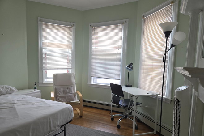 bedroom - Sunny room near Inman Square