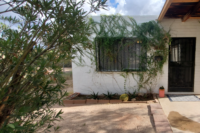 Studio casita guest house - U of A Studio Casita .2 miles walking distance
