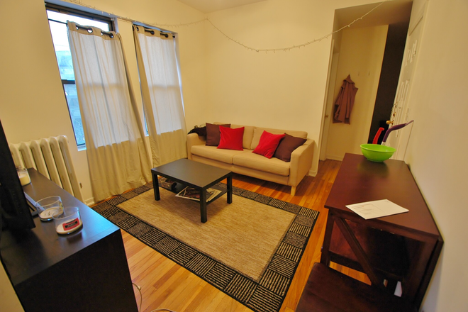 Living room - 2 Bed Available 9/1/25! *CONTACT NOAH 603-470-8181 Apartments