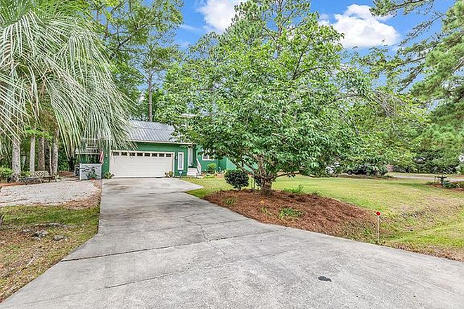 Front View of the House - 3 rooms in a quiet house on the golf course is available for rent for the 2026-2027 school year!
