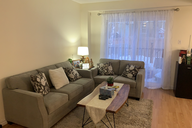 Living Room - Charming Private room in Washburn Way Townhome