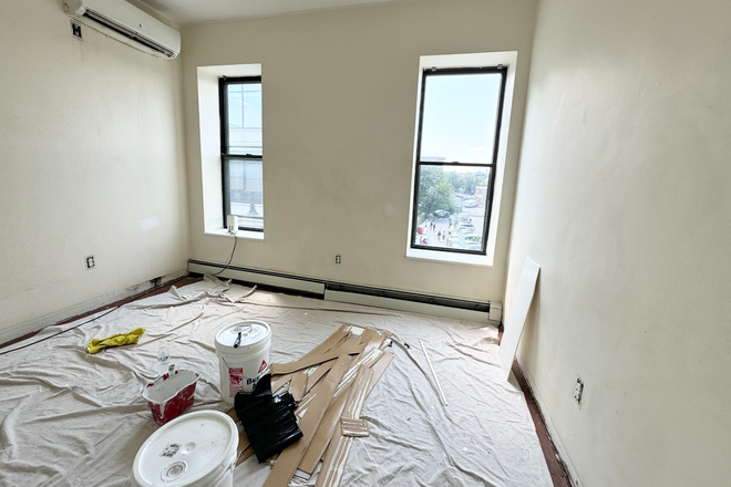 Bedroom - Room Rental! 3 Bedroom Apartment Duplex on Ruggles St