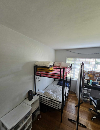 Top bunkbed - $885 Double SUBLET (rent & utilities included) - FEMALES only
