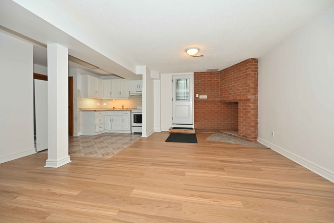 Living Area - Lower Level Bush Drive, 2 Bed Lower Level Apartment