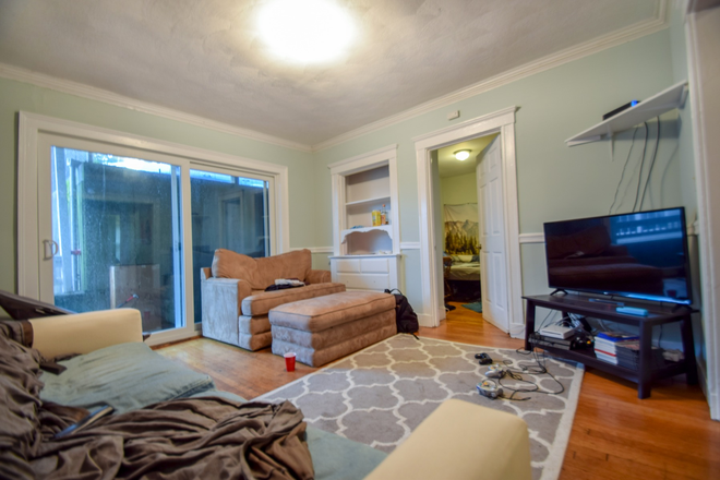 ... - RENOVATED 4 BED WITH IN-UNIT LAUNDRY Apartments