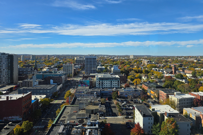 Northwest view - Master Suite with Private Bathroom in 3 Bed/2 Bath Luxury Apartment