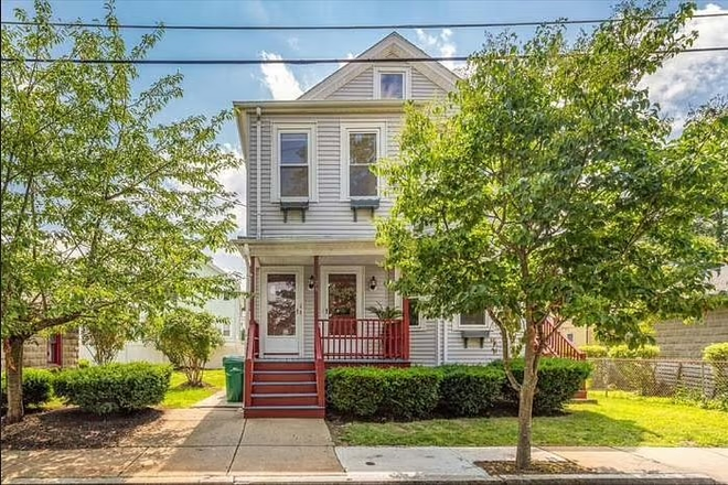 Outside view - Furnished 1 bedroom near Tufts (Pets welcome, office space, utilities included)