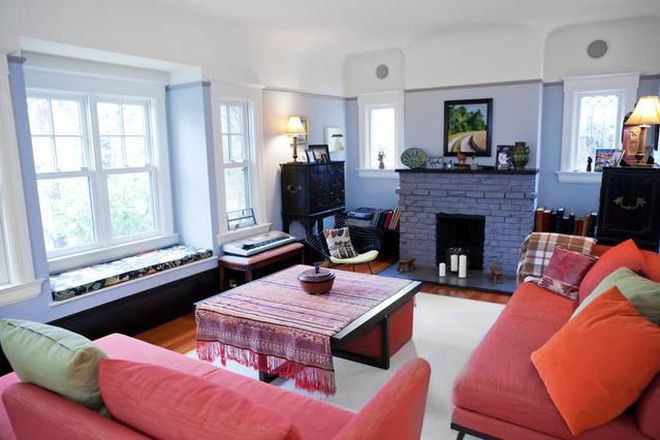 Living room - Lovely Craftsman Close to Campus