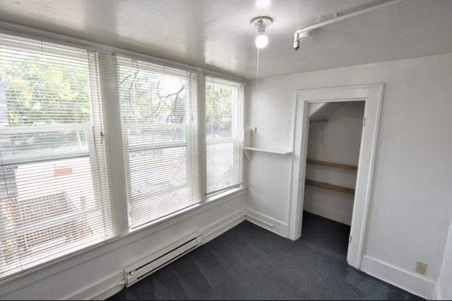 Bedroom unfurnished, huge windows and a closet off to the side - Cheap and Adorable Sublease! Rental