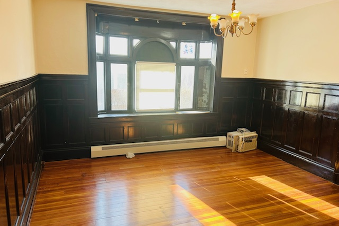 living - No Fee! charming, spacious, yard, laundry in unit, Harvard design, redline Apartments