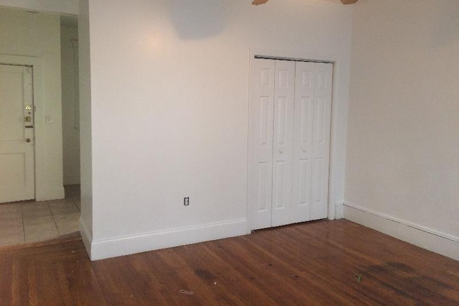 Living Space - Hemenway St Studio Fenway Apartments