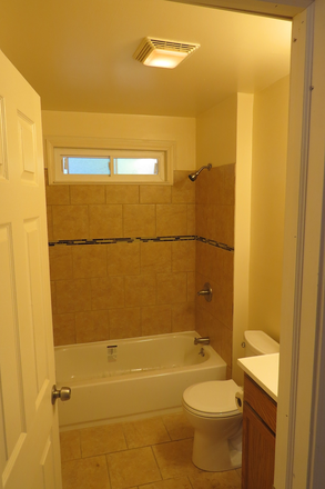 Bathroom - Large house with 7 bedrooms, 3 bathrooms and 2 kitchens. All updated 4 years ago. Walk to xavier.