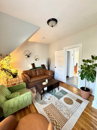 living room - 3 bed east side Flexible lease term Apartments